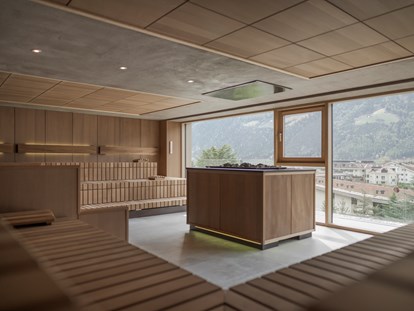 Familienhotel - Meran und Umgebung - Große Event-Panorama-Sauna (80 °C) - Feldhof DolceVita Resort
