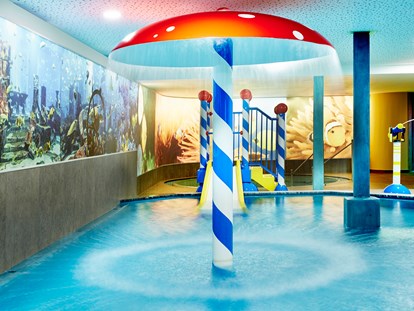 Familienhotel - Naturns bei Meran - Kinder-Erlebnishallenbad 34 °C mit Wasserspielen und Rutsche - Feldhof DolceVita Resort