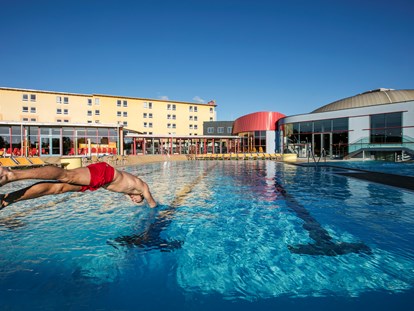Familienhotel - Wellnessbereich - Große Poolanlage im Resort - H2O Hotel-Therme-Resort