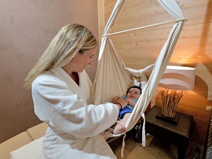 Familienhotel - Kirchdorf in Tirol - Hängematten für die Kleinsten - Hotel babymio
