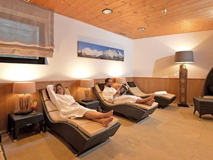 Familienhotel - Kirchdorf in Tirol - Liegebereich in Sauna und Dampfbad - Hotel babymio