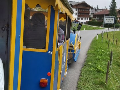 Familienhotel - Tiroler Unterland - Unterwegs mit dem Gletscherwurm. - Kinder- & Gletscherhotel Hintertuxerhof