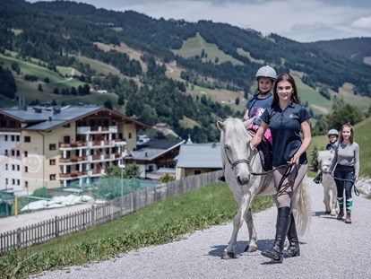Familienhotel - Kirchdorf in Tirol - Reitkurs für Beginner  - Familienresort Ellmauhof - das echte All Inclusive ****S