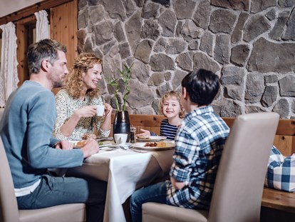 Familienhotel - Kletterwand - Familienfrühstück - Familienresort Ellmauhof - das echte All Inclusive ****S