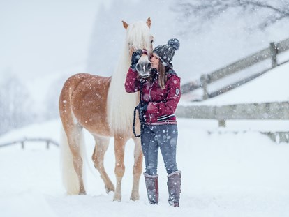 Familienhotel - Ausritte mit Pferden - Reiten im Winter - Familienresort Ellmauhof - das echte All Inclusive ****S