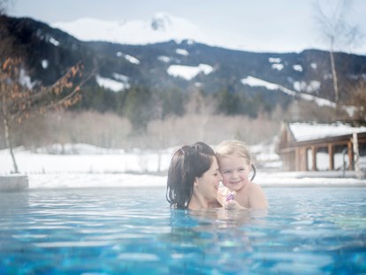 Familienhotel - Naturns bei Meran - Alphotel Tyrol Außenpool - Family & Wellness Resort Alphotel Tyrol