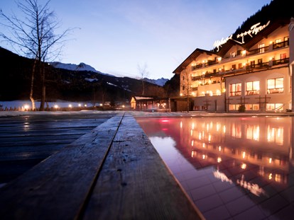 Familienhotel - Naturns bei Meran - Alphotel Tyrol Winter - Family & Wellness Resort Alphotel Tyrol