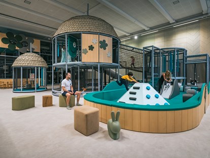 Familienhotel - Braunwald - Toddler im Superdome - Ideal für Kleinkinder - Swiss Holiday Park