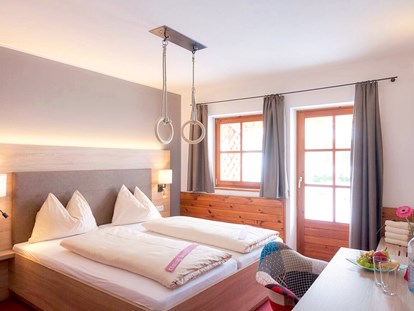 Familienhotel - Umgebungsschwerpunkt: Strand - Wohnbeispiel Doppelzimmer "Classic" - Gut Wenghof - Family Resort