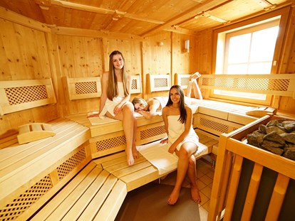 Familienhotel - Obertilliach - Finnische Sauna: https://www.glocknerhof.at/hallenbad-und-wellness.html - Hotel Glocknerhof