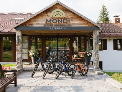 Familienhotel - Wellnessbereich - Haupteingang - MONDI Resort Oberstaufen