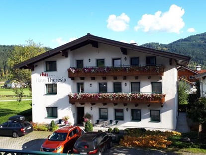 Familienhotel - bewirtschafteter Bauernhof - Haus Theresia (Nebengebäude mit Appartements) - Hotel Felsenhof