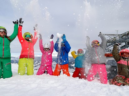 Familienhotel - Skikurs direkt beim Hotel - Schneespaß - Hotel Felsenhof