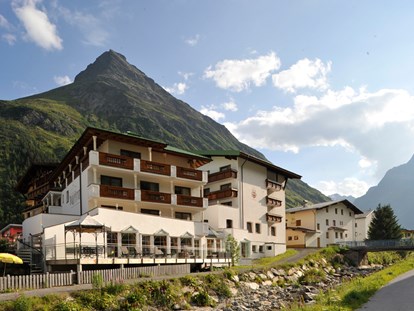Familienhotel - Wellnessbereich - Hotel - Kinderhotel "Alpenresidenz Ballunspitze"