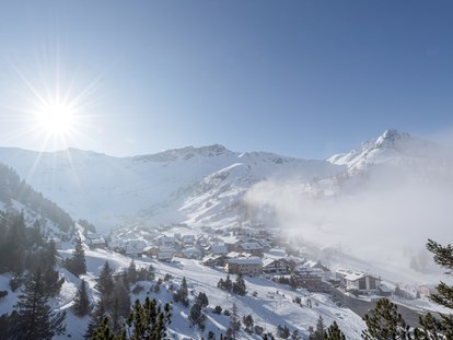 Familienhotel - Kletterwand - Malbun im Winter - Gorfion Familotel Liechtenstein
