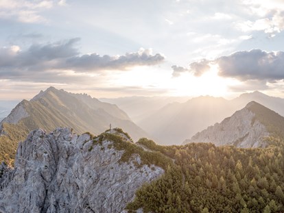 Familienhotel - WLAN - Fantastische Bergwelt in Malbun: Sonnenaufgang am Alpspitz - Gorfion Familotel Liechtenstein