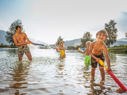 Familienhotel - Pools: Schwimmteich - jede Menge Familienspaß beim Badesee - Sonnberg Ferienanlage