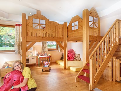 Familienhotel - Gosau - Spielzimmer mit Fun Box und Kinderkino - Sonnberg Ferienanlage