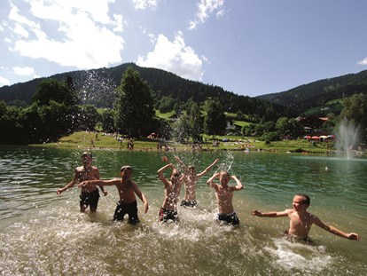Familienhotel - Pools: Schwimmteich - Badesee direkt an der Ferienanlage - Sonnberg Ferienanlage