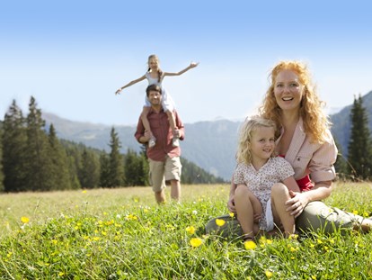 Familienhotel - Wellnessbereich - im Sommer geht es mit der Super Sommer Card rauf auf den Berg - Kinderhotel Laderhof
