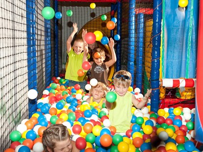 Familienhotel - Wellnessbereich - Action und Spaß bietet der Kids Club - Kinderhotel Laderhof