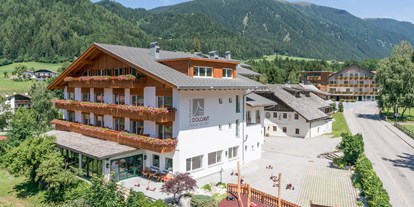 Familienhotel - Obertilliach - Hotelansicht  - Dolomit Family Resort Alpenhof