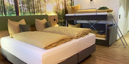 Familienhotel - Sachsen - Doppelzimmer mit Stockbett für 2 weitere Kinder im Hotel am Sonnenlandpark - Hotel am Sonnenlandpark