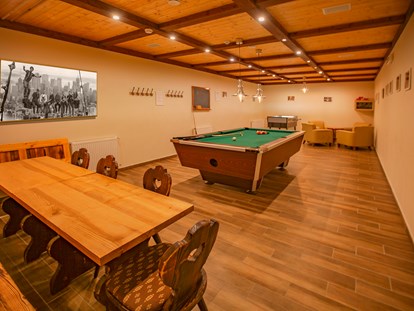 Familienhotel - Umgebungsschwerpunkt: Strand - Billiardtisch und Tischfußball - Familienhotel Schneekönig