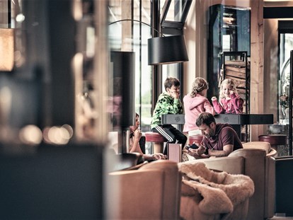Familienhotel - Kinderhotels Europa - Lobby Atmosphe - Mia Alpina Zillertal Family Retreat