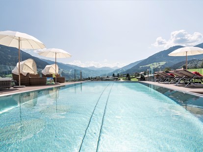 Familienhotel - Wellnessbereich - Panorma Pool - Mia Alpina Zillertal Family Retreat