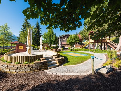 Familienhotel - Tirol - hotelexklusiver Spielepark  - Furgli Hotels