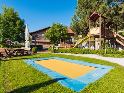 Familienhotel - Pools: Außenpool beheizt - hotelexklusiver Spielepark  - Furgli Hotels