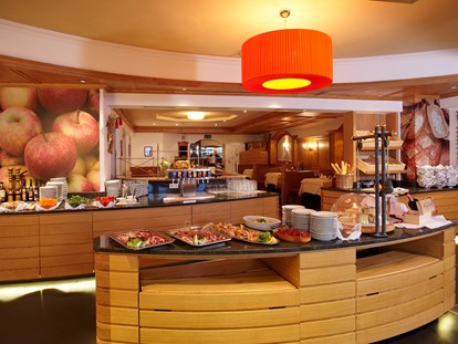 Familienhotel - Wellnessbereich - Buffet Restaurant - Furgli Hotels