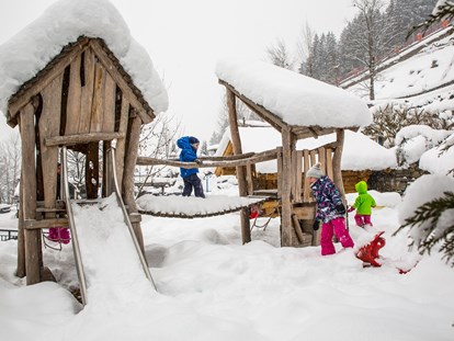 Familienhotel - Kletterwand - 20.000m² Abenteuerspielplatz - Alpin Family Resort Seetal