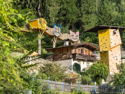 Familienhotel - Kletterwand - Neu unsere Baumhäuser  - Alpin Family Resort Seetal