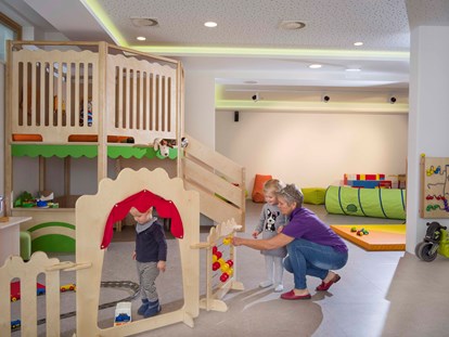 Familienhotel - Umgebungsschwerpunkt: Fluss - 400m² Kinderclub mit noch mehr Betreuungszeiten - Alpin Family Resort Seetal