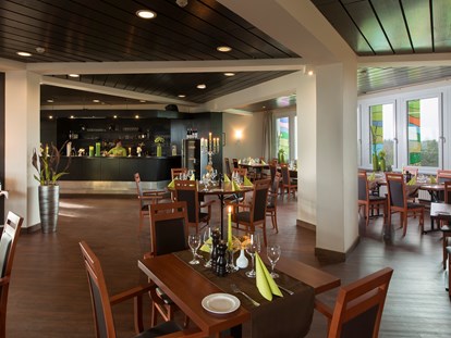 Familienhotel - Brandenburg - Panoramarestaurant in der 12. Etage des Hotels mit fantastischem Ausblick - AHORN Seehotel Templin