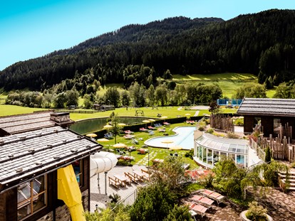 Familienhotel - Pools: Schwimmteich - Hotel Schneeberg