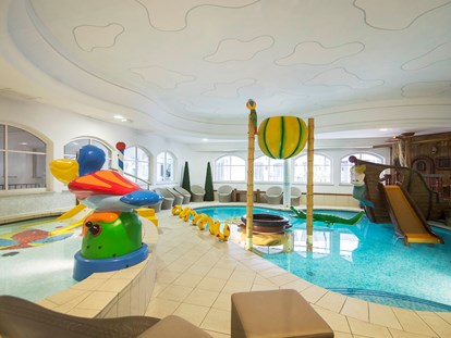 Familienhotel - Kinderbetreuung in Altersgruppen - Piratenbad - Familien-Wellness Residence Tyrol
