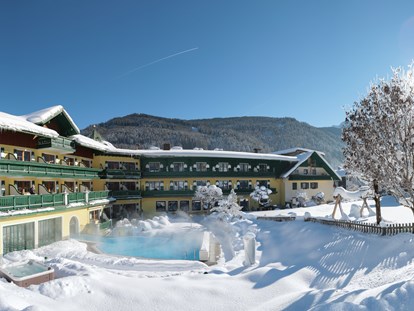 Familienhotel - Dachstein Salzkammergut - Außenansicht Winter im Familienhotel Sommerhof - Familienhotel Sommerhof