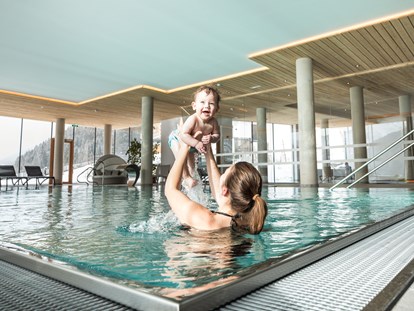 Familienhotel - Wasserrutsche - große Wasserwelt - Almfamilyhotel Scherer****s - Familotel Osttirol