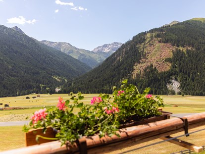 Familienhotel - Wellnessbereich - Aussicht von unseren Balkonen - Almfamilyhotel Scherer****s - Familotel Osttirol