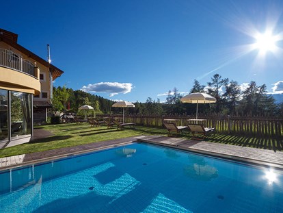 Familienhotel - Meran und Umgebung - Outdoor Pool und Garten - Wohlfühlhotel Falzeben