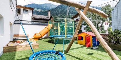 Familienhotel - Meran und Umgebung - Miniclub außen - Stroblhof Active Family Spa Resort