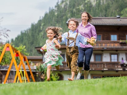 Familienhotel - Kirchdorf in Tirol - Familie am Mühlpointhof - Familien und Vitalhotel Mühlpointhof ***S