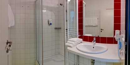 Familienhotel - Mittelburgenland - Badezimmer mit Dusche - Pension Apfelhof***