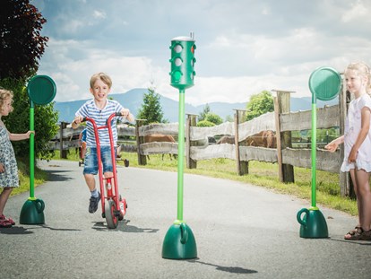 Familienhotel - Tirol - Endlos sichere Spielmöglichkeiten! - Familotel Landgut Furtherwirt