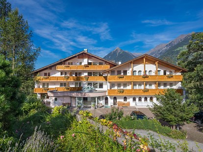 Familienhotel - Trentino-Südtirol - Aussenansicht - Family Hotel Gutenberg