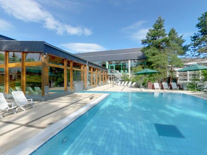 Familienhotel - Pools: Innenpool - Schwimmbad - Außenbecken  - Hotel Sonnenhügel Familotel Rhön