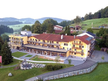 Familienhotel - Deutschland - Hotelansicht - Autofreie Alleinlage  - Familotel Landhaus zur Ohe